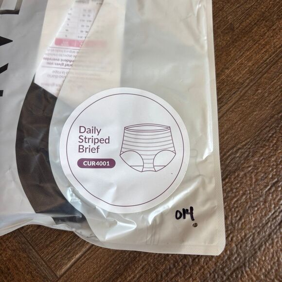 Curveez Women's Daily Striped Smoothing Briefs Light Compression Black XL NWT - Picture 6 of 12